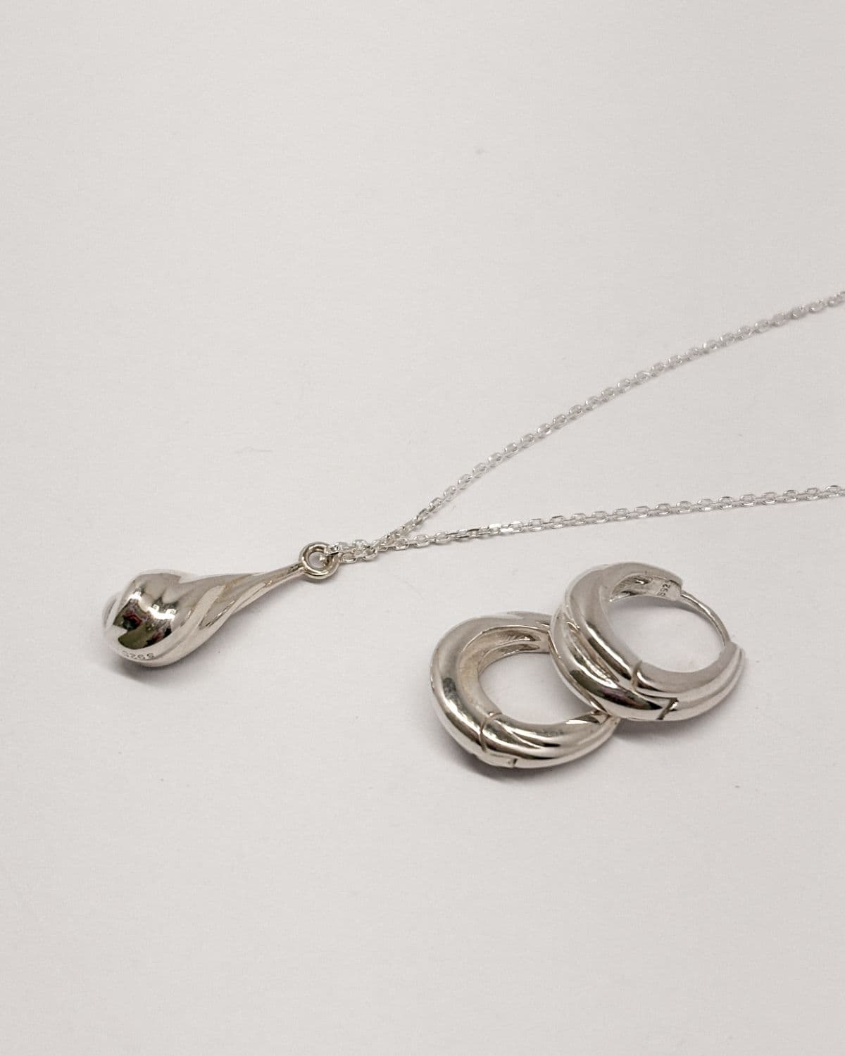 Silver 925 Bold Wave Teardrop Necklace Pendant Swirl Twist Long Silver Necklace - 이미지 2