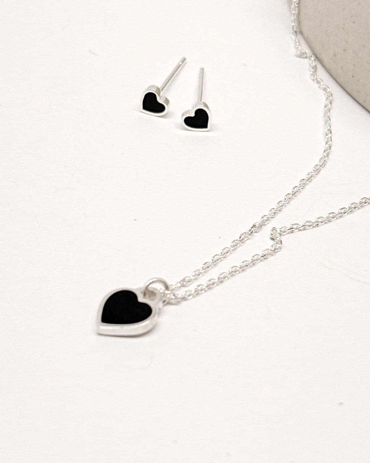 Silver 925 Black Heart Pendant Necklace Mini Earrings Silver Necklace Set - 이미지 1