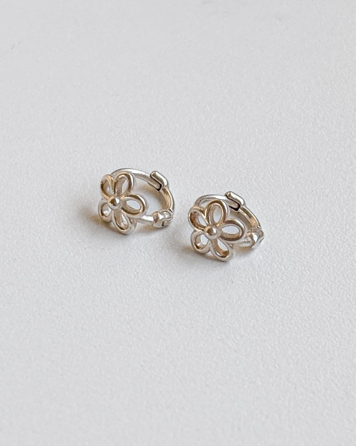 Silver 925 Flower Earrings Mini Ring One-Touch Silver Earrings - 이미지 2