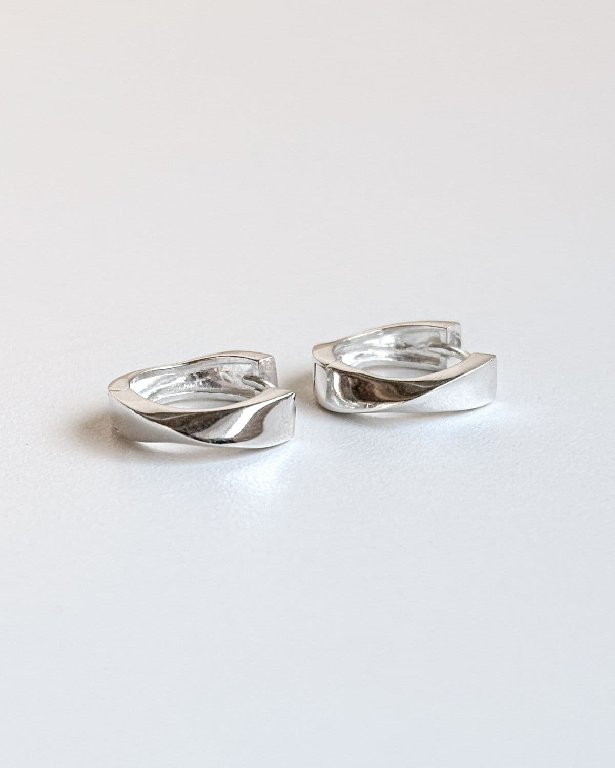 Silver 925 Twisted Ring One-Touch Earrings, 4 Sizes, Voluminous Silver Earrings - 이미지 1