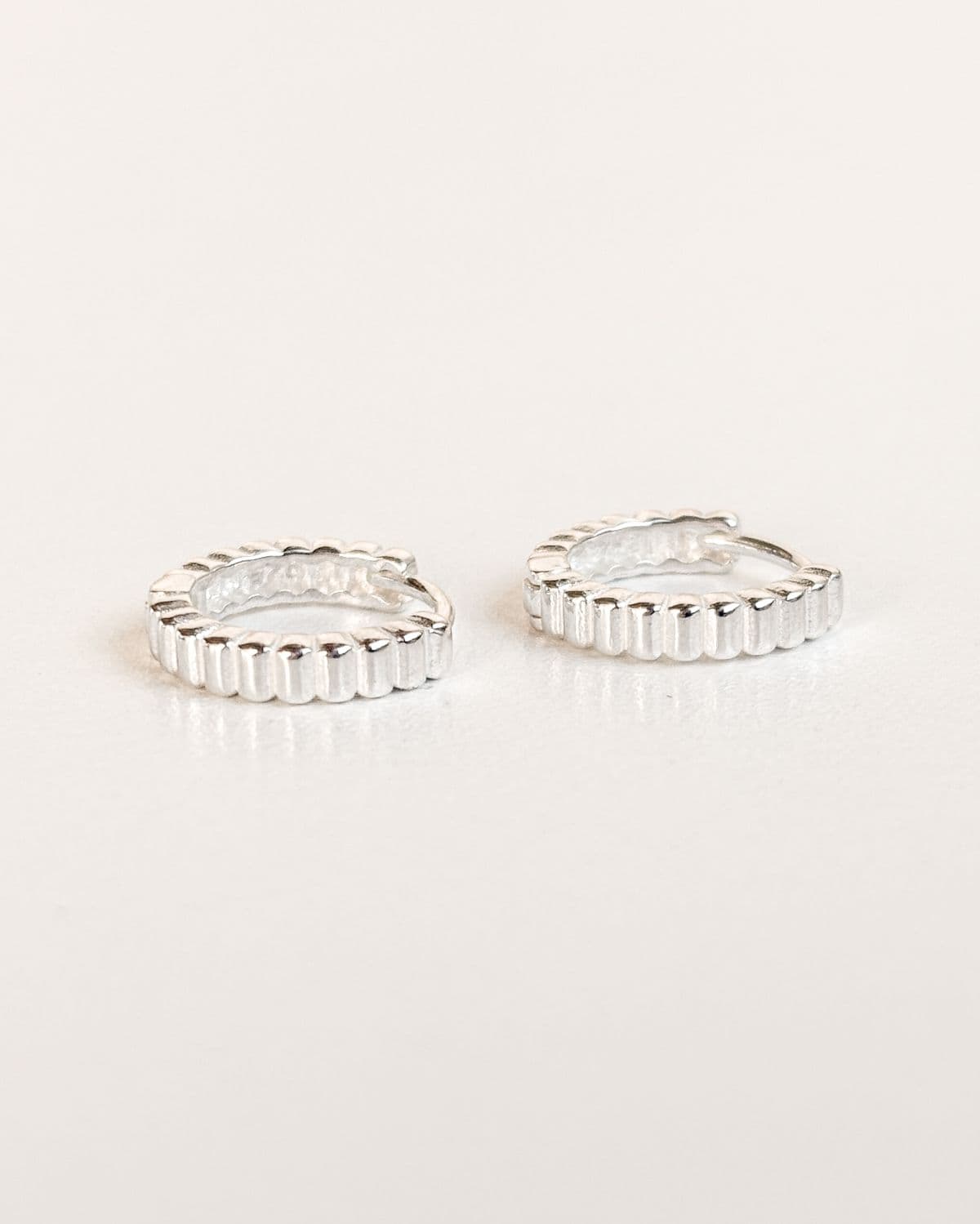 Silver 925 One-Touch Ring Earrings Line 3D Volume Silver Earrings - 이미지 3