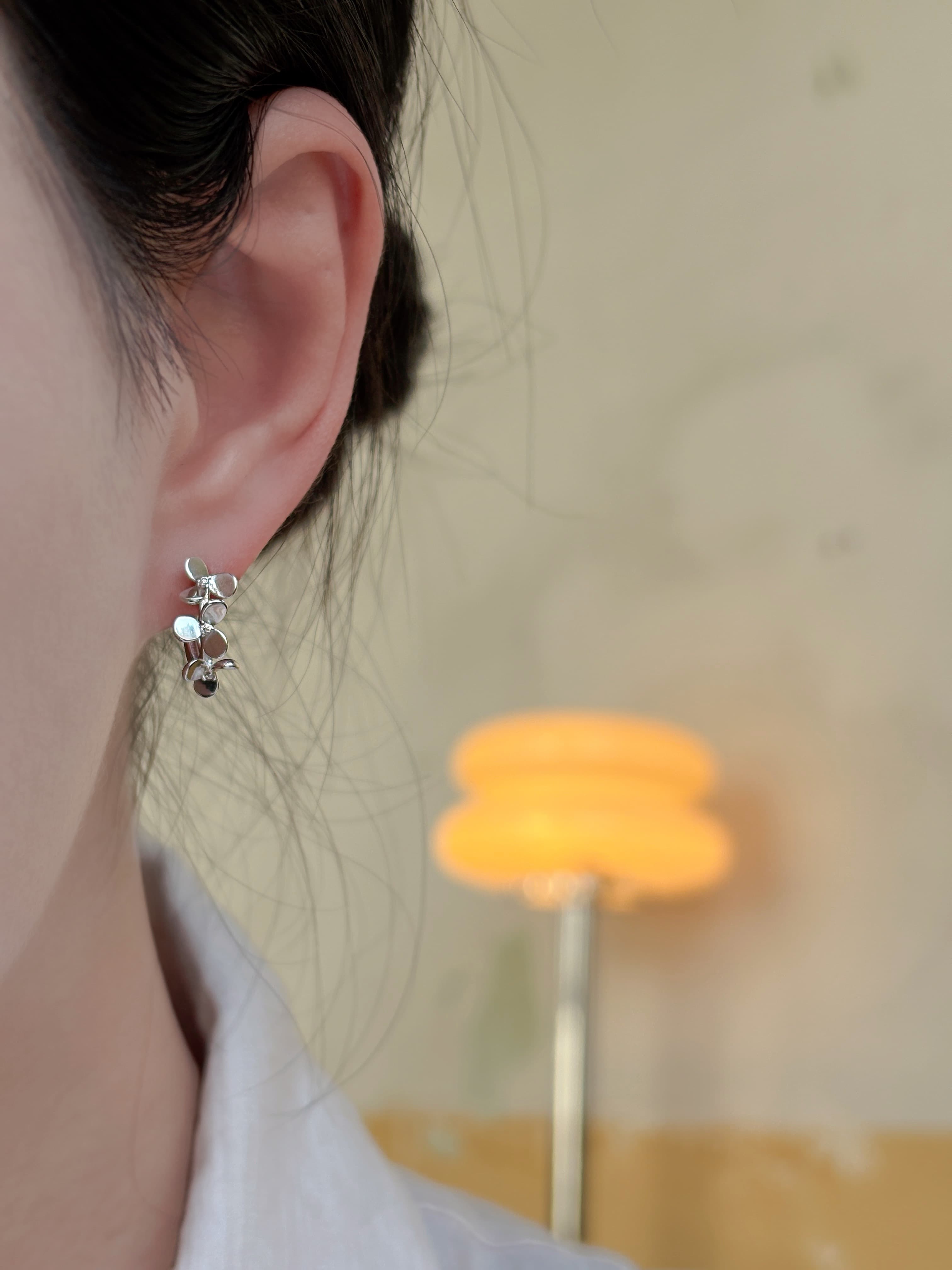 Silver 925 Flower One-Touch Ring Earrings Glamorous Silver Accent Earrings - 이미지 5
