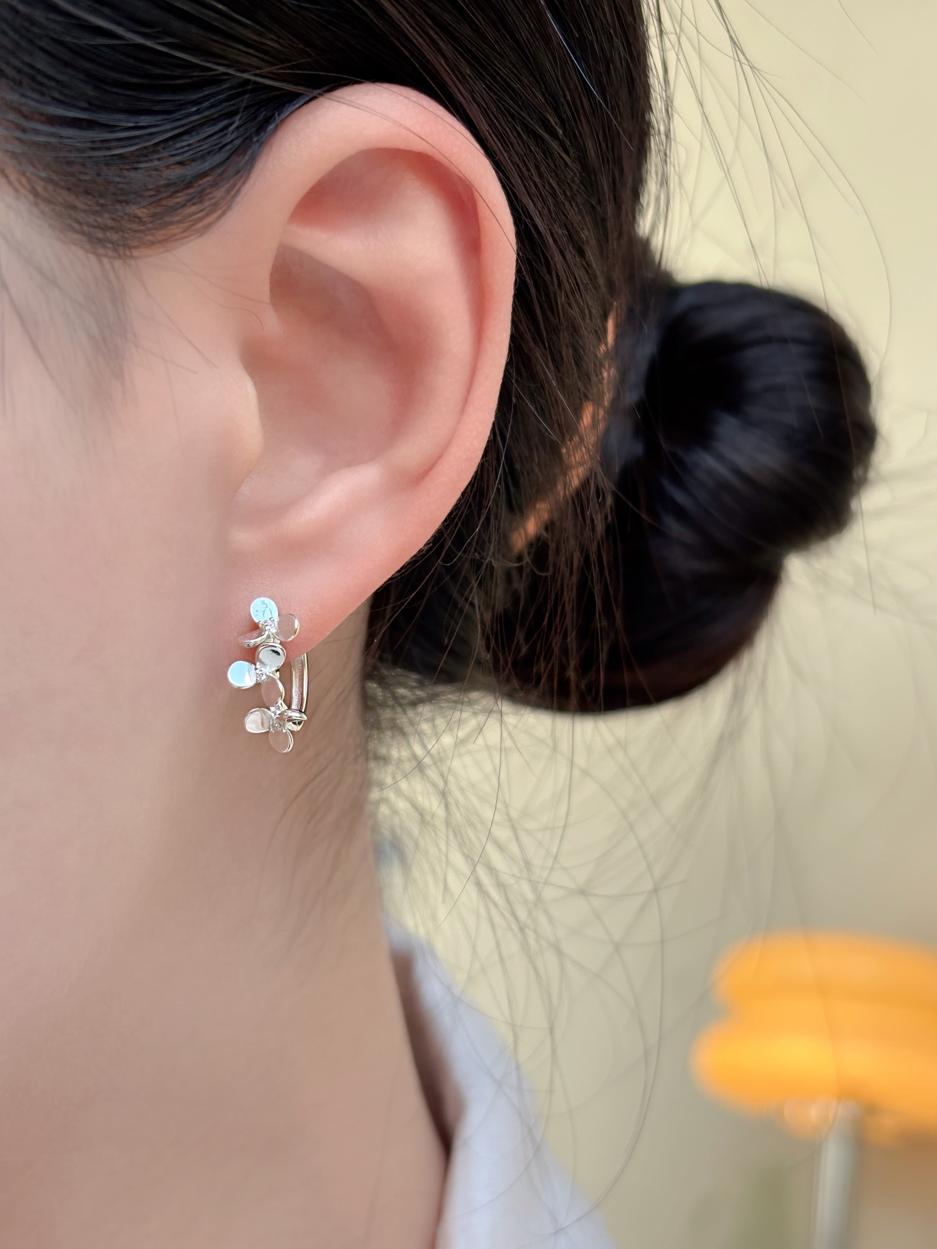 Silver 925 Flower One-Touch Ring Earrings Glamorous Silver Accent Earrings - 이미지 3