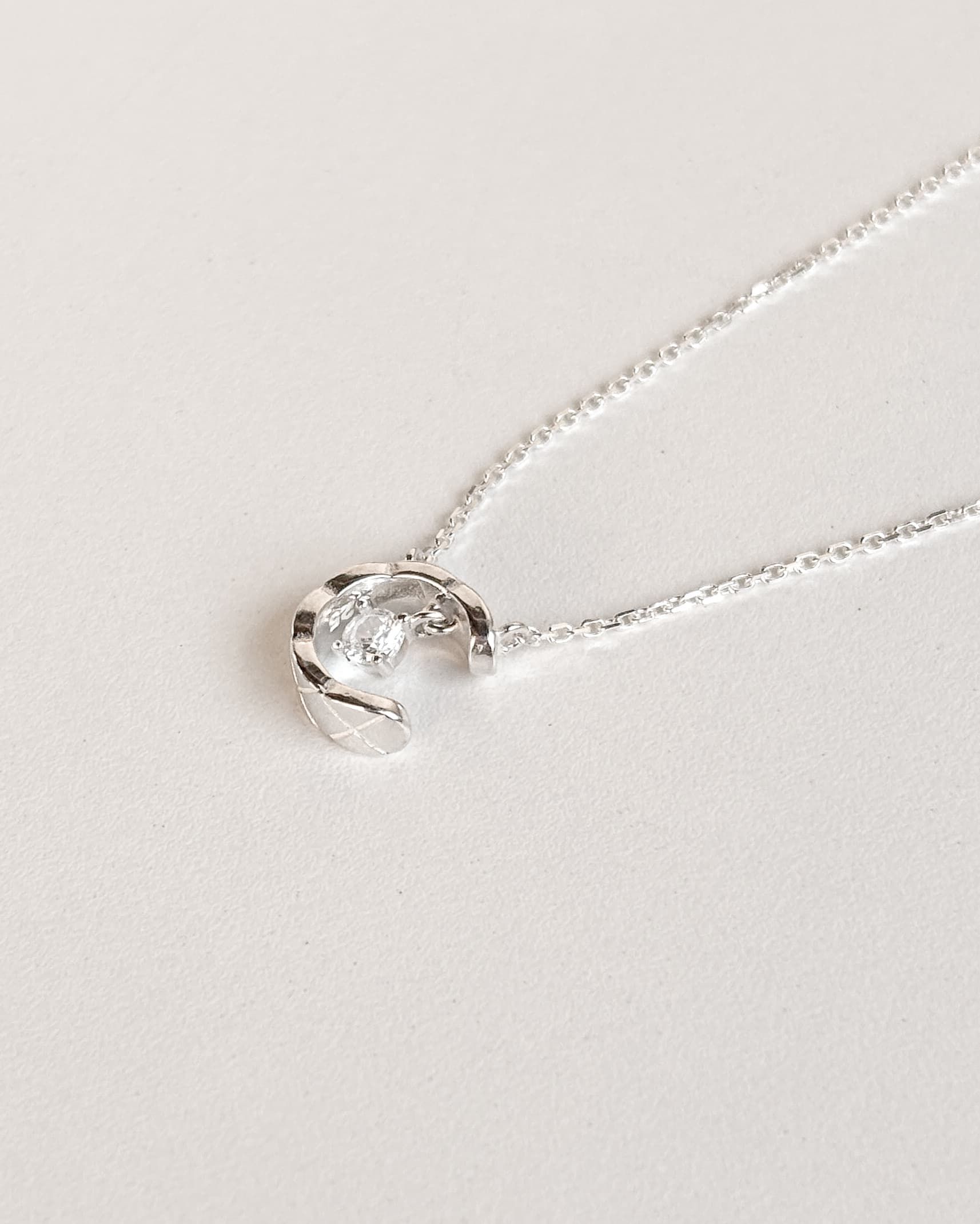 Silver 925 Quilted Pendant Crescent Cubic Necklace Embossed Silver Necklace - 이미지 4