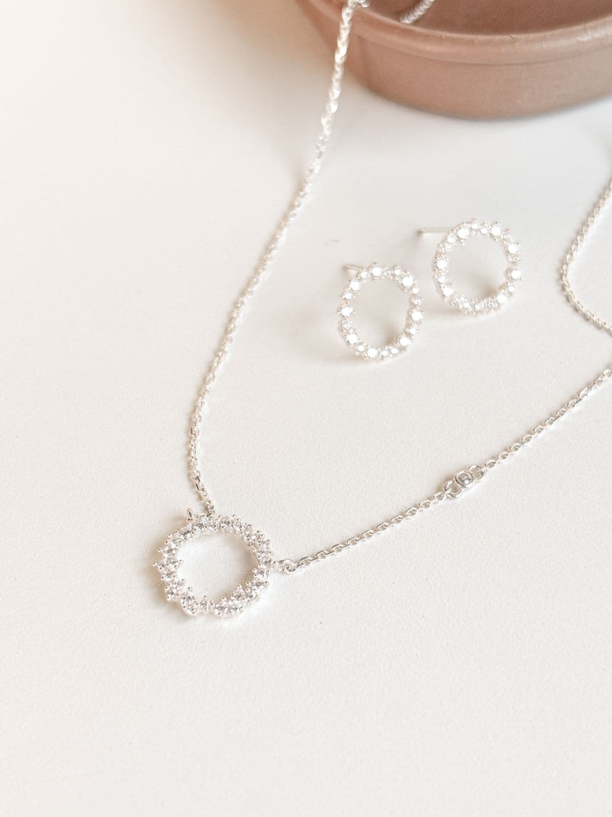 Silver 925 Cubic Round Flower Point Earrings, Gorgeous Silver Earrings with Silver Posts - 이미지 4