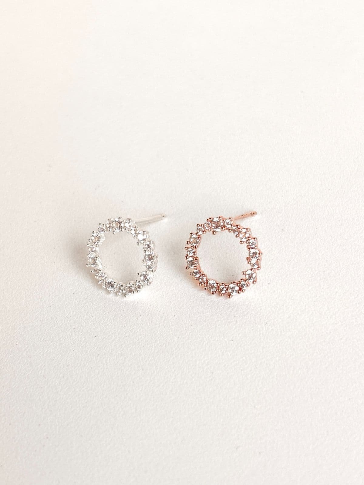 Silver 925 Cubic Round Flower Point Earrings, Gorgeous Silver Earrings with Silver Posts - 이미지 2