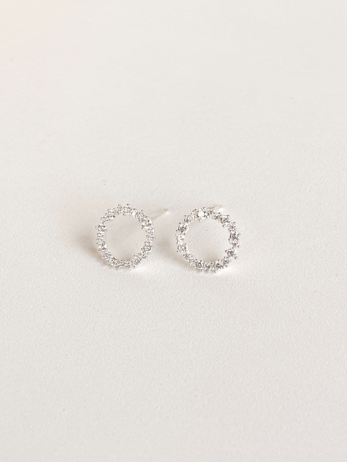 Silver 925 Cubic Round Flower Point Earrings, Gorgeous Silver Earrings with Silver Posts - 이미지 11