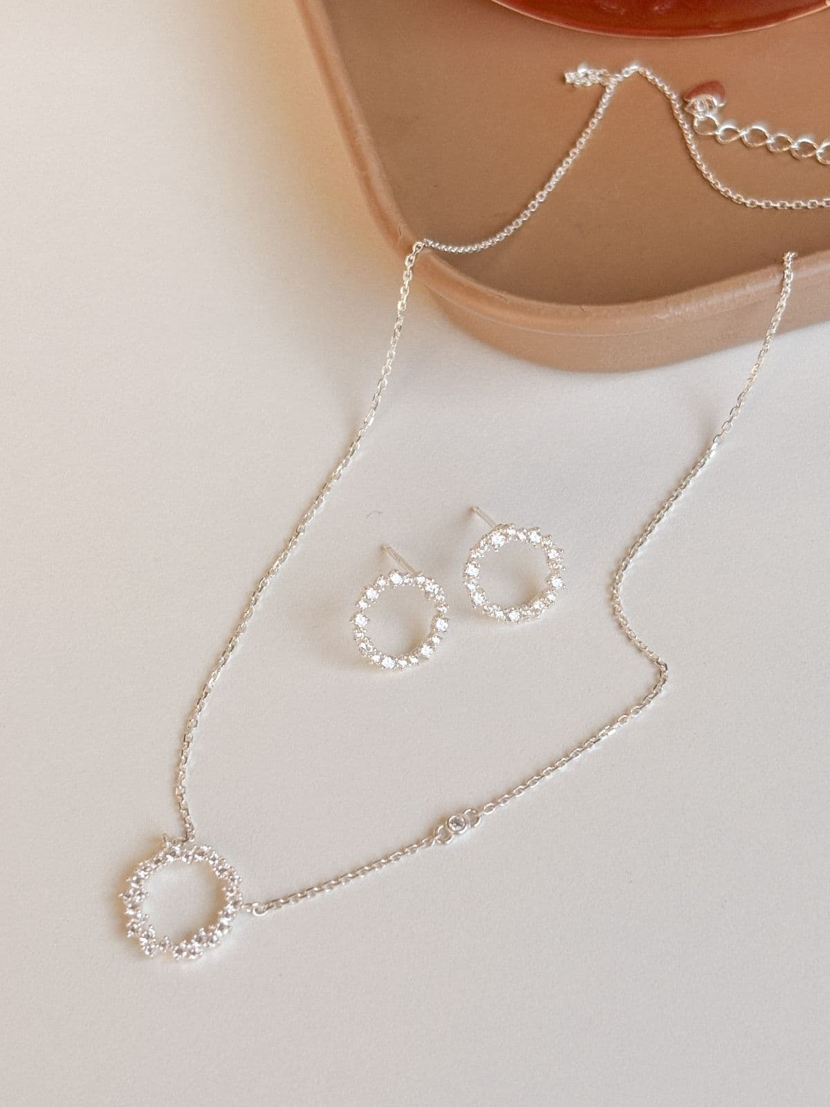 Silver 925 Cubic Round Flower Point Necklace, Gorgeous Silver Necklace Set with Silver Post - 이미지 5