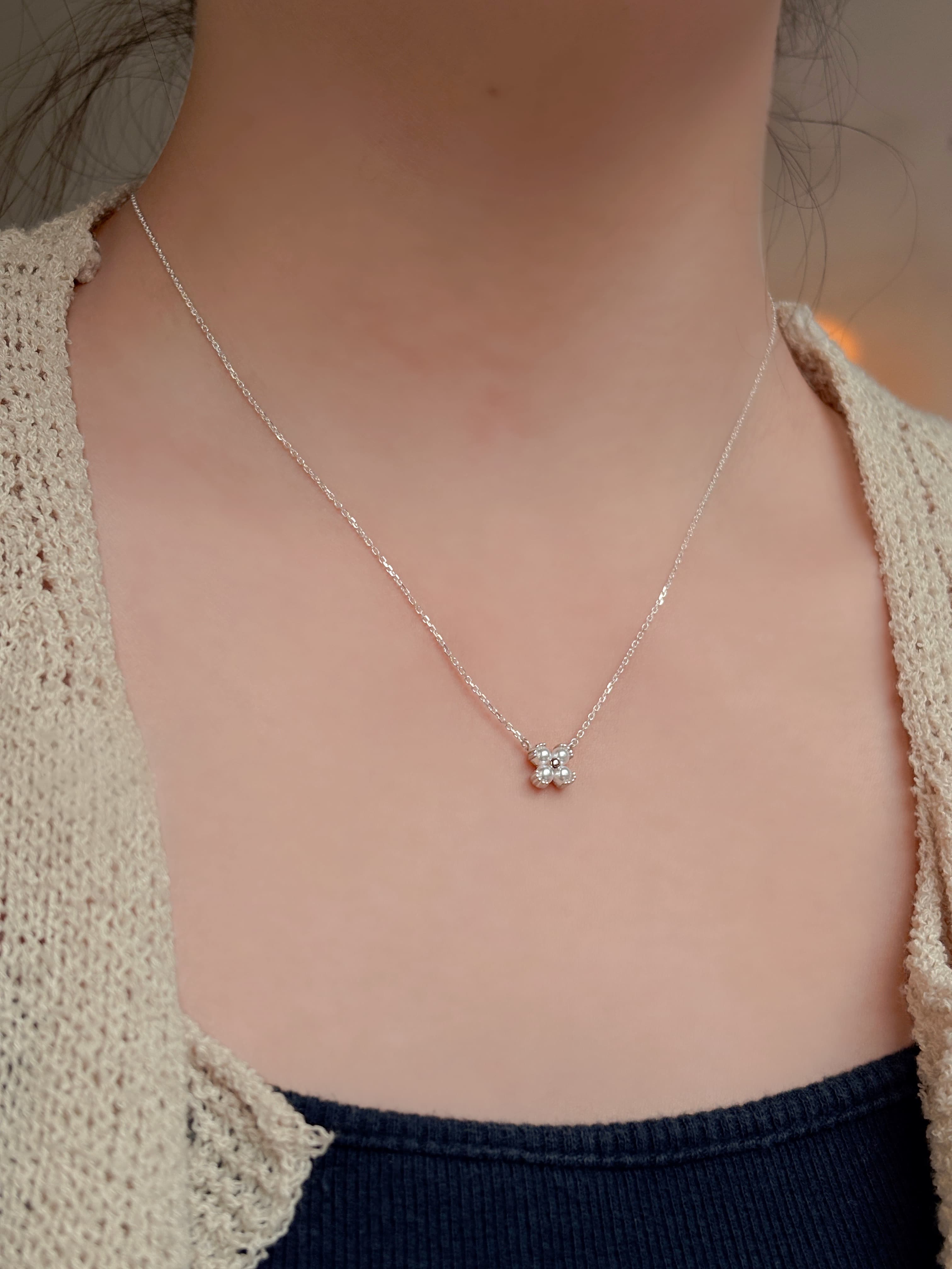 Silver 925 Mini Pearl Clover Pendant Earrings - 이미지 7