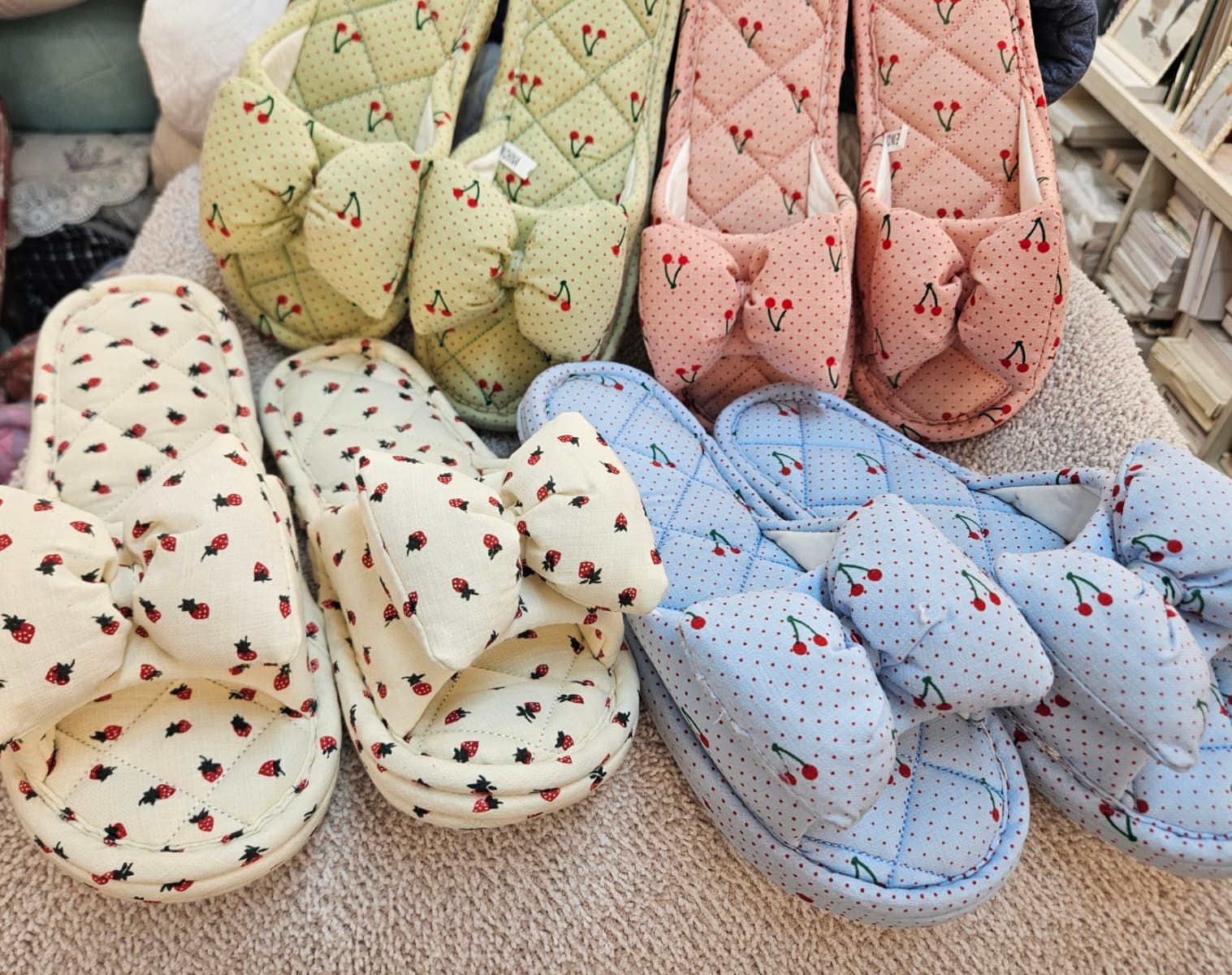 Triple Dot Ribbon Quilted Indoor Cotton Slippers - 이미지 10
