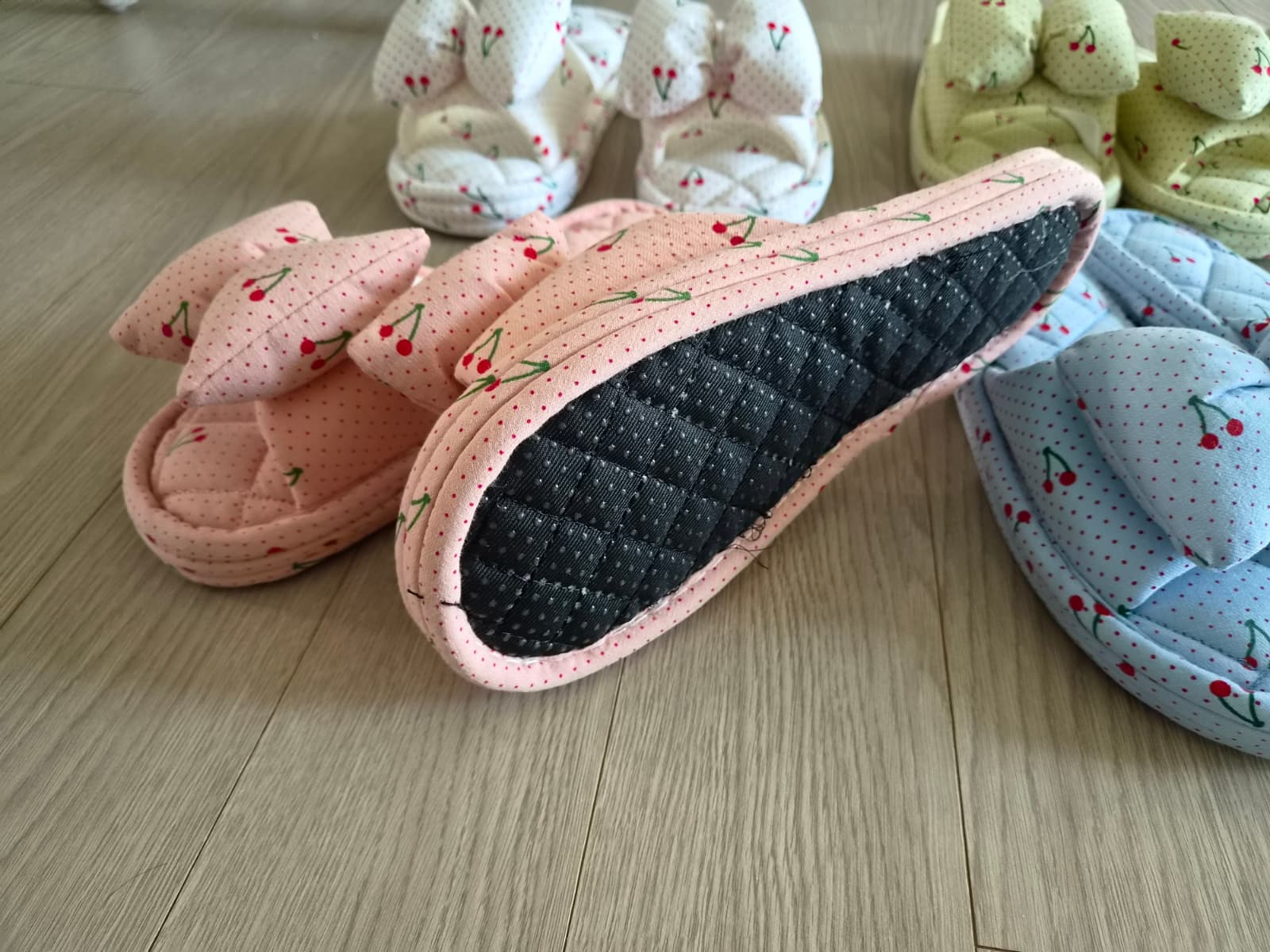 Triple Dot Ribbon Quilted Indoor Cotton Slippers - 이미지 16