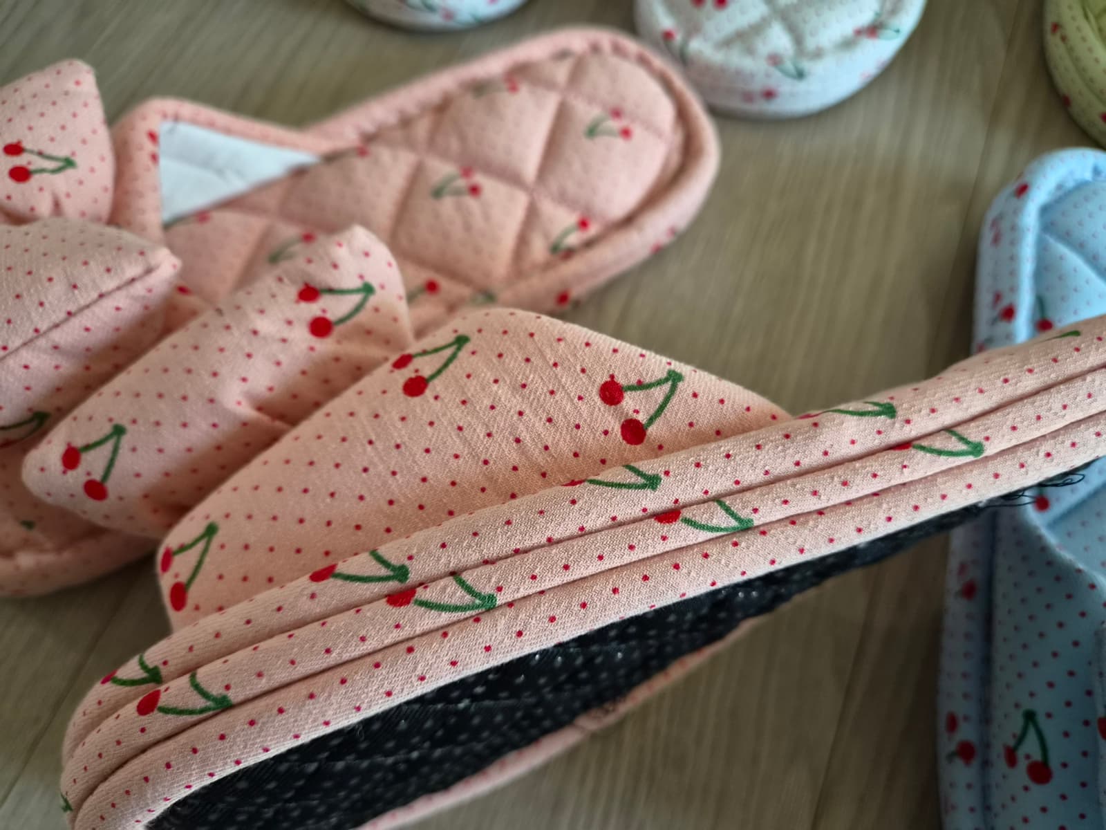Triple Dot Ribbon Quilted Indoor Cotton Slippers - 이미지 15