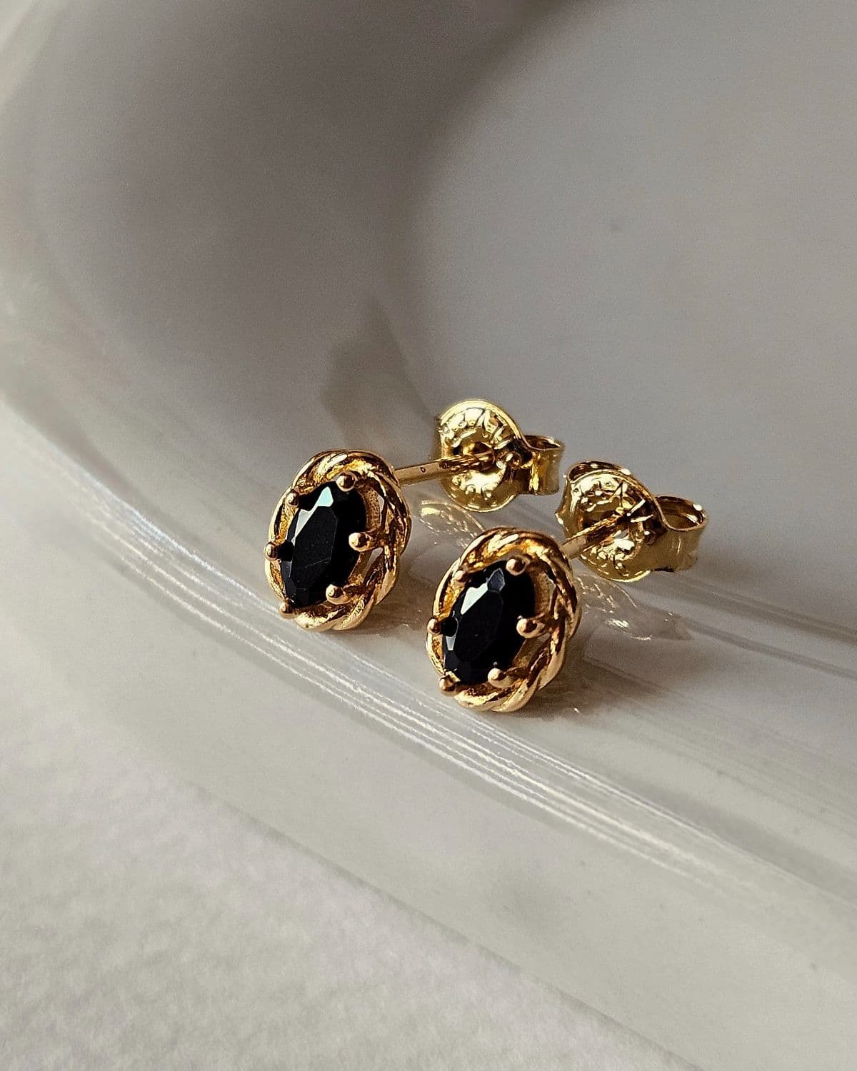 E Silver 925 Round Twisted Black and White Cubic Earrings - 이미지 4