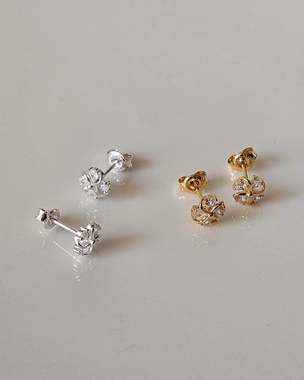 E Silver 925 Clover Cubic Silver Line Post Earrings - 이미지 2