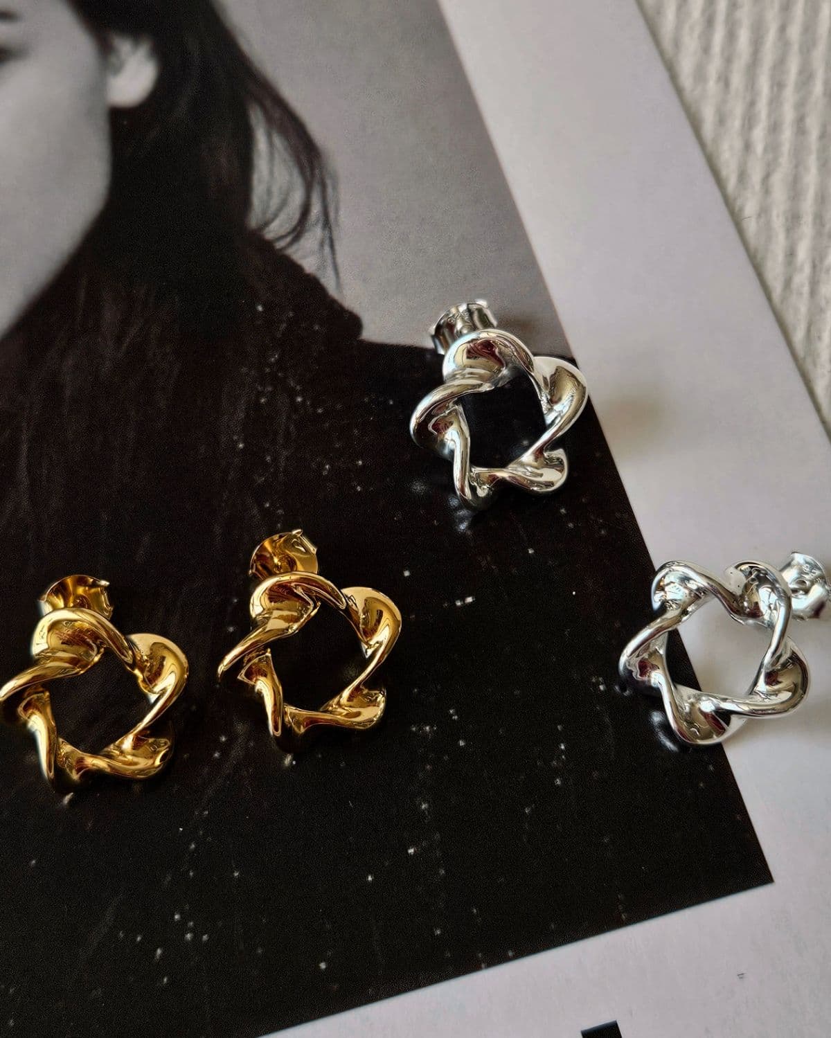 E Silver 925 Round Twisted Wave Earrings - 이미지 1