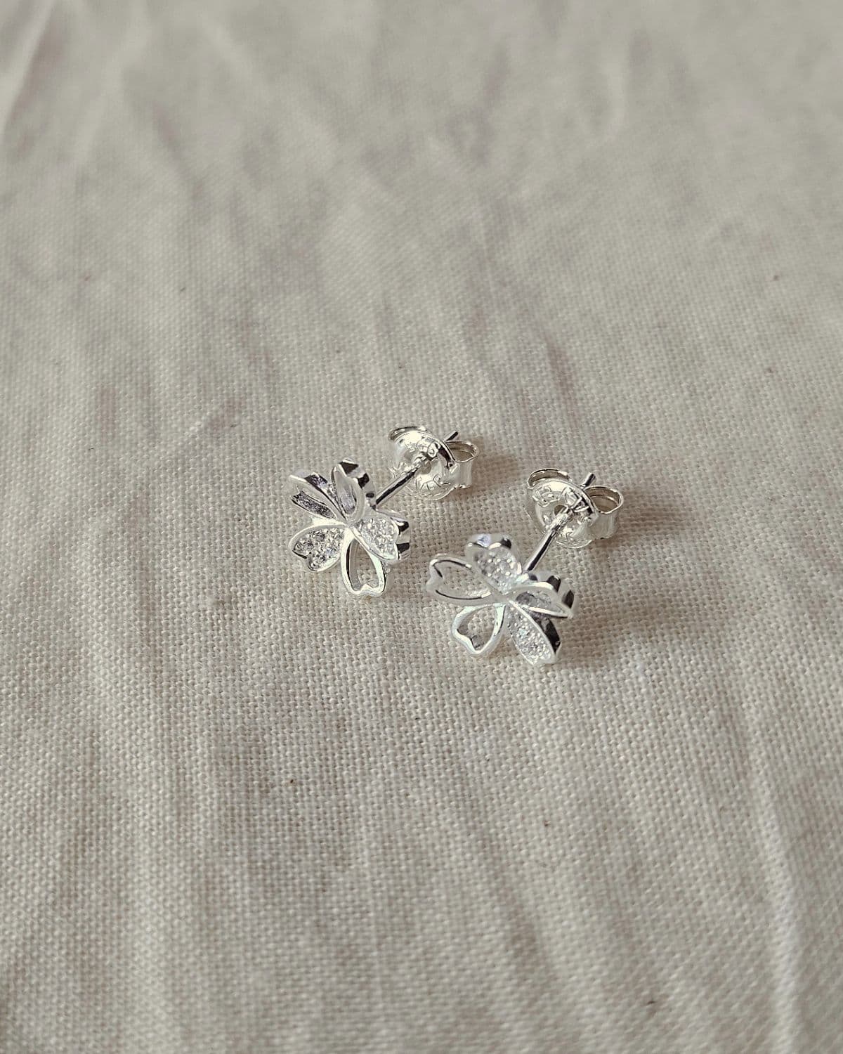 E Silver 925 Flower Petal Cubic Post Earrings - 이미지 2