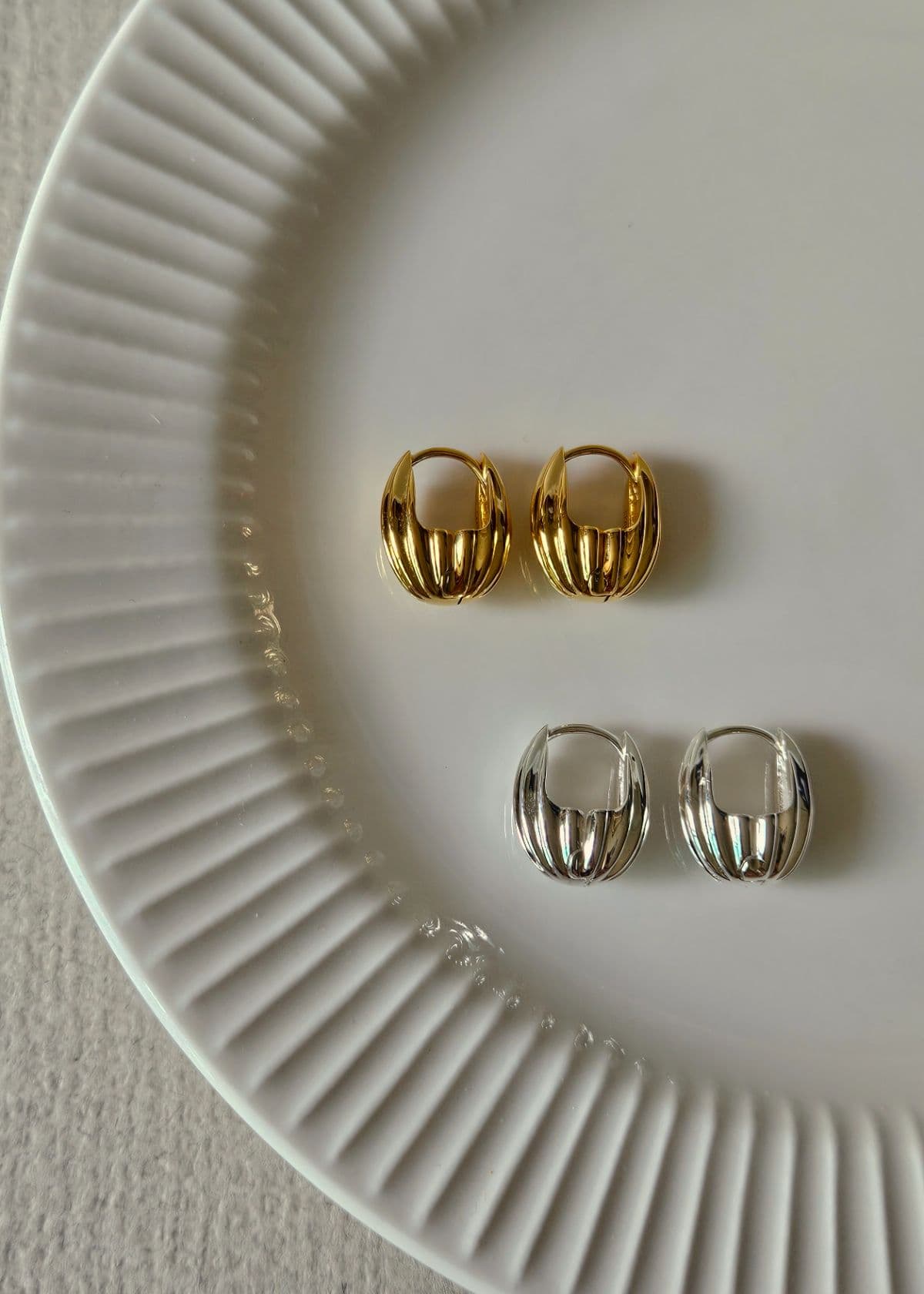 E Silver 925 Oval Comb Pattern One-Touch Earrings - 이미지 1