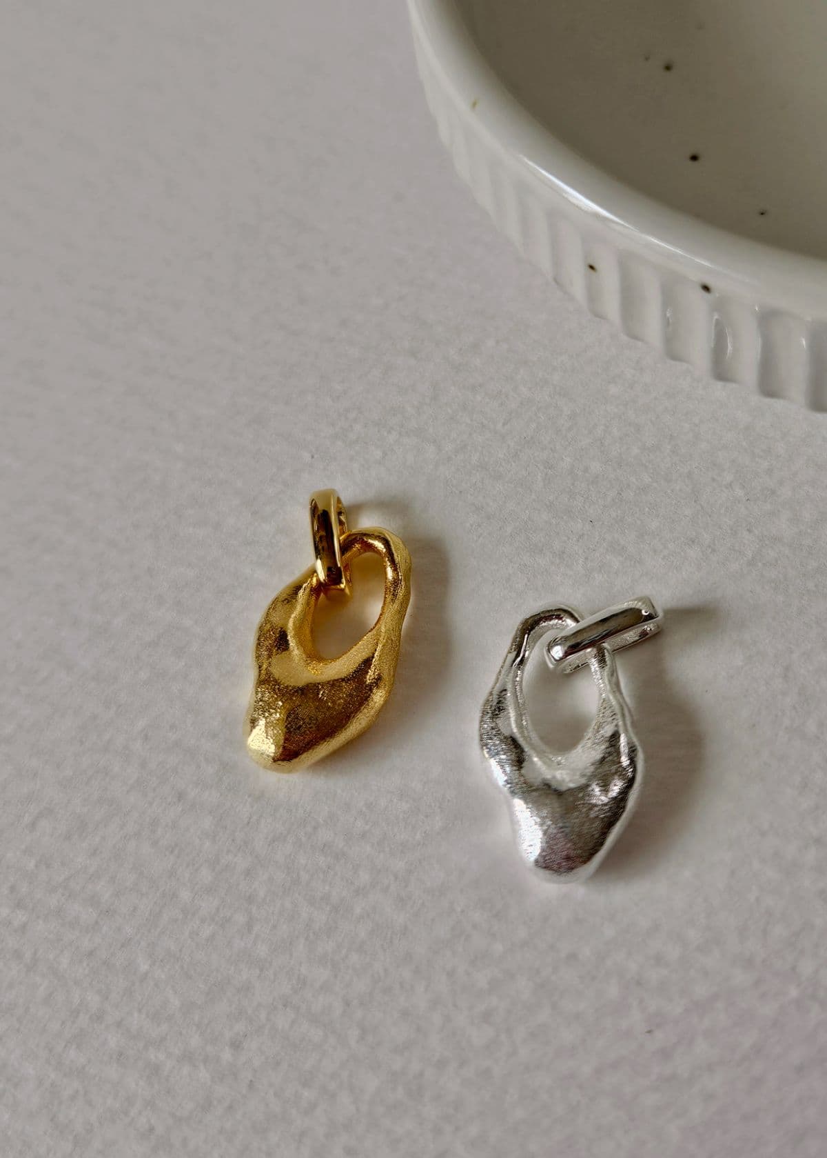 P Silver 925 Oval Hammer Round Matte Handmade Pendant - 이미지 1