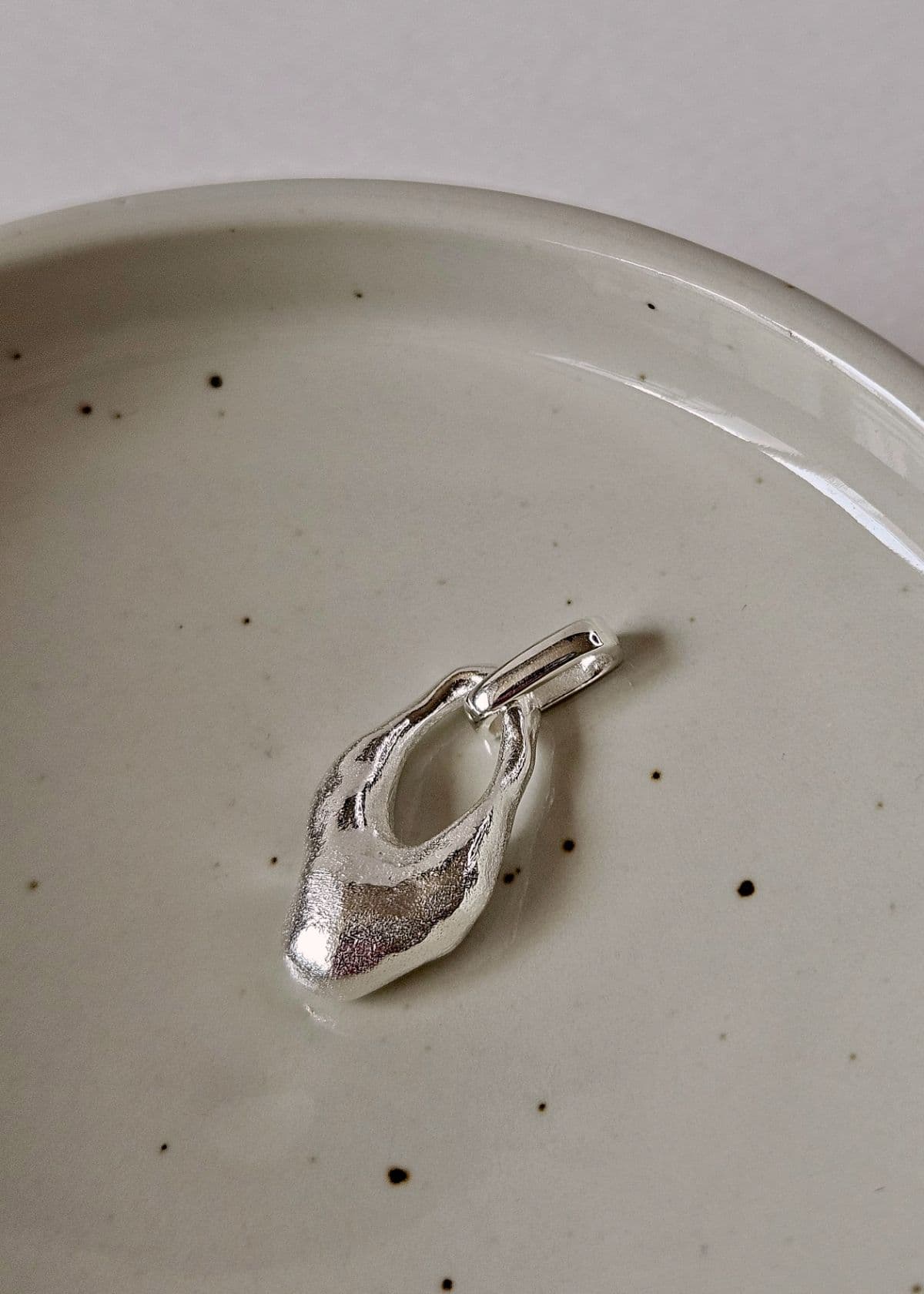 P Silver 925 Oval Hammer Round Matte Handmade Pendant - 이미지 2