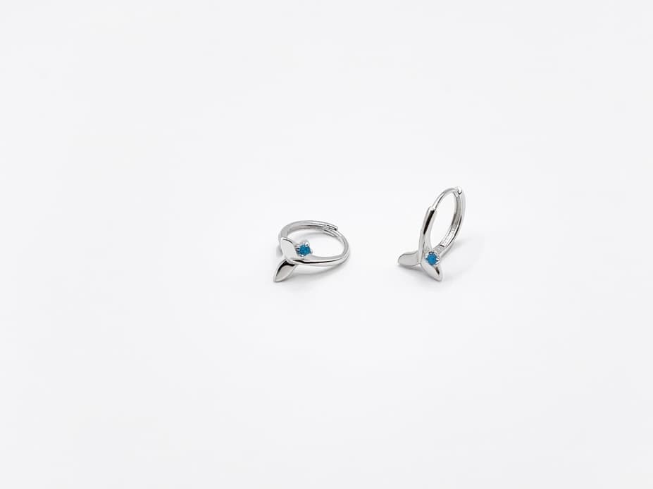 Silver 925 - Turkish Cubic Dolphin Silver Earrings / Unplated Silver - 이미지 2