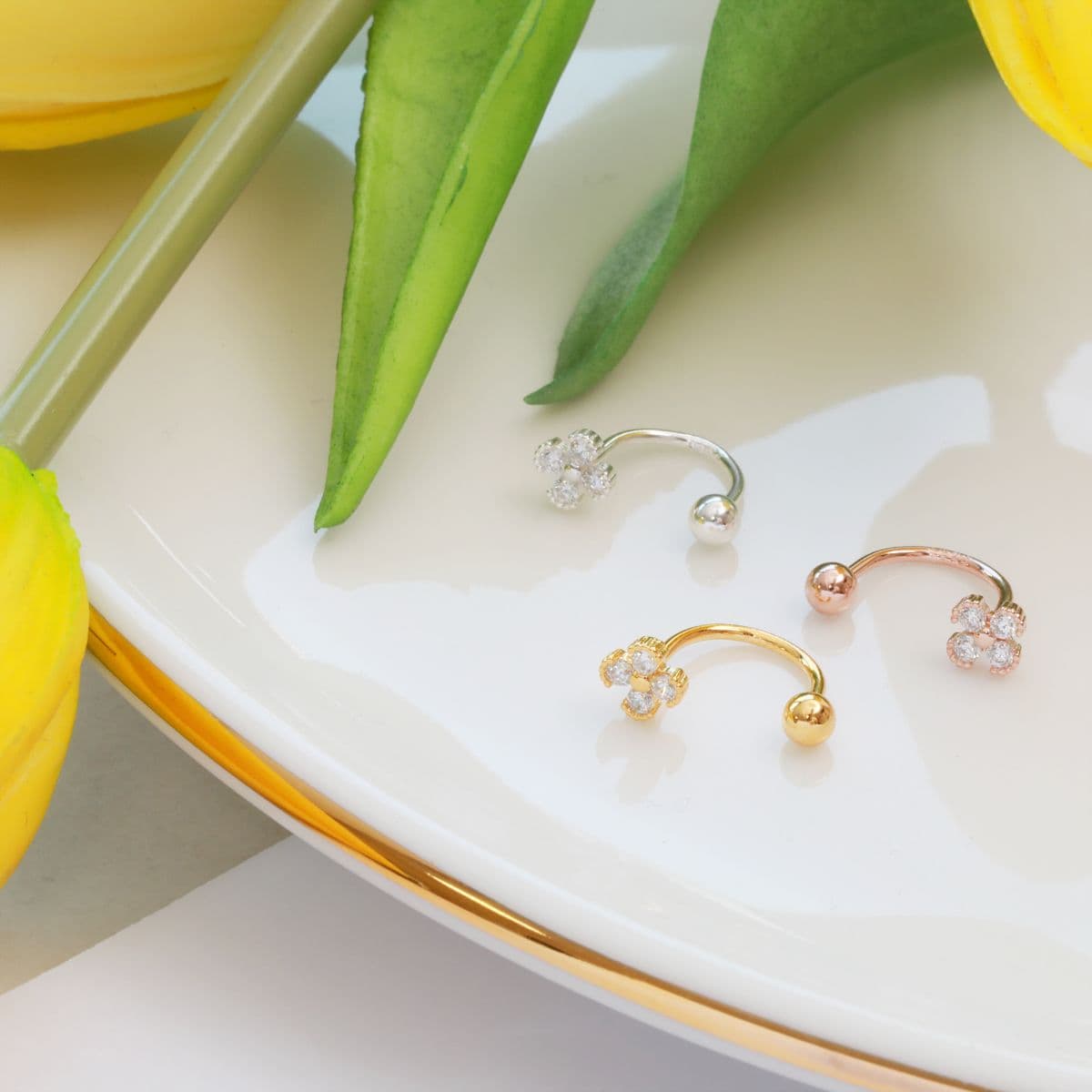 [SPC6602] Silver 925 Cubic Flower Hoop Piercing - 이미지 4