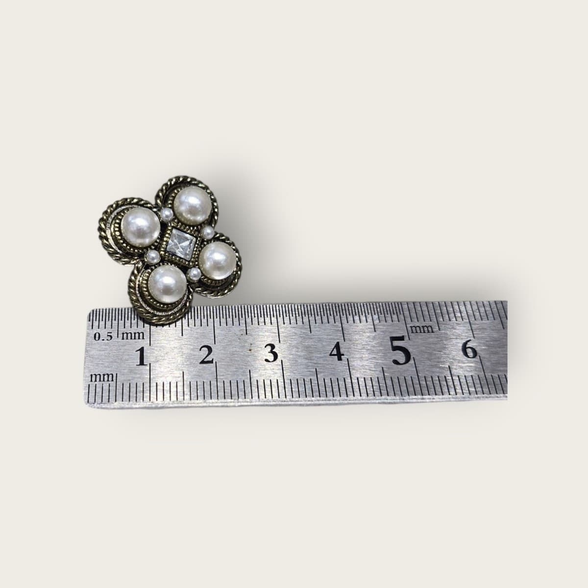 Vintage Flower Pearl Cubic Stud Earrings - 이미지 4
