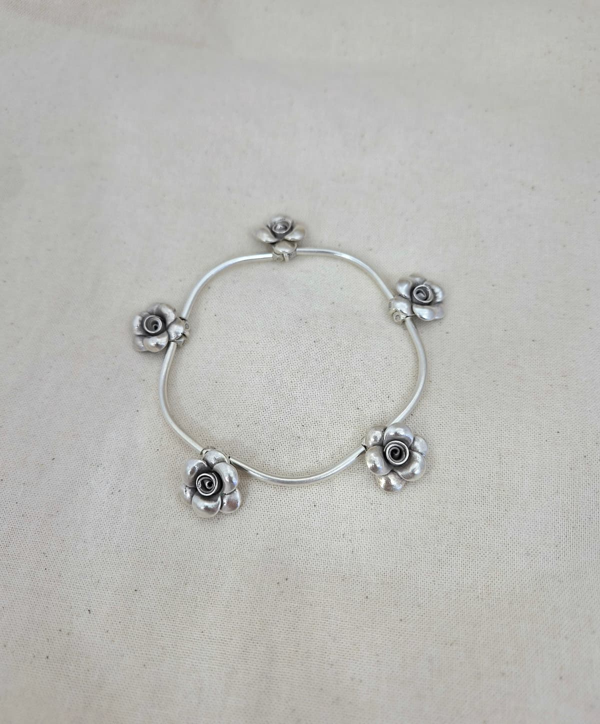 Silver rose banding bracelet - 이미지 1