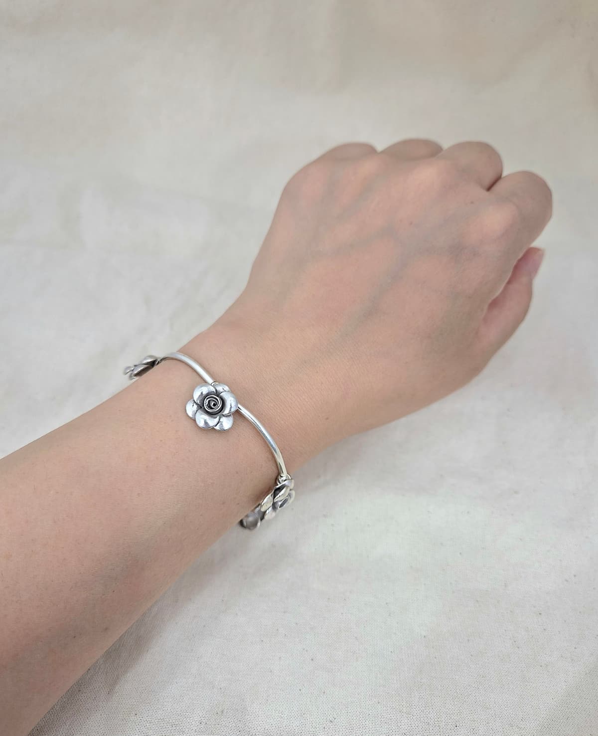 Silver rose banding bracelet - 이미지 5