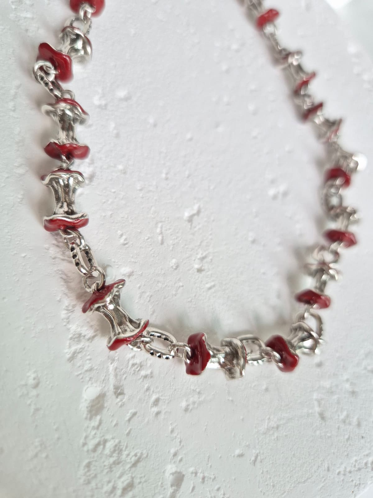 Eurik Apple Silver Burnished Necklace - 이미지 4