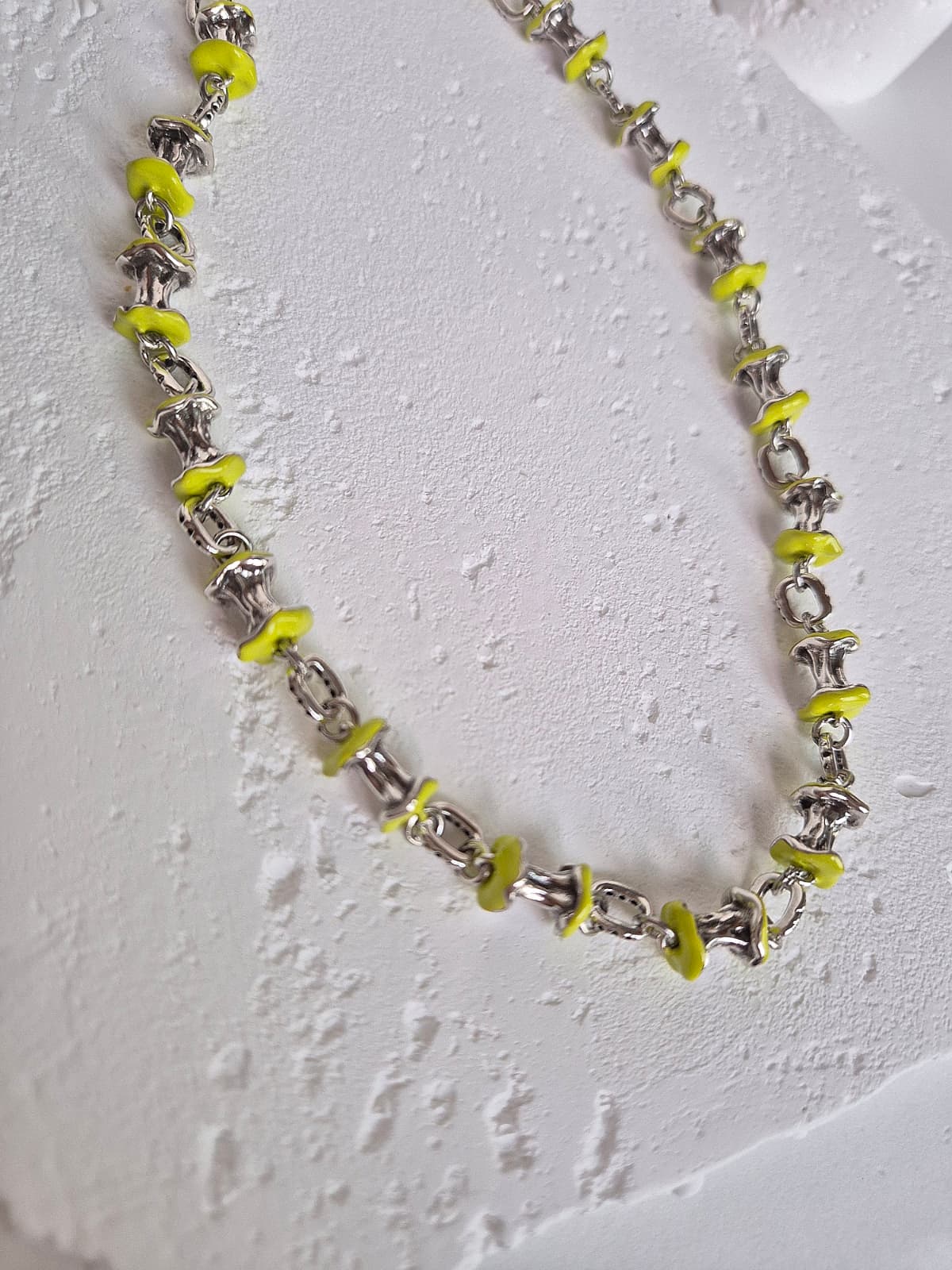 Eurik Apple Silver Burnished Necklace - 이미지 5