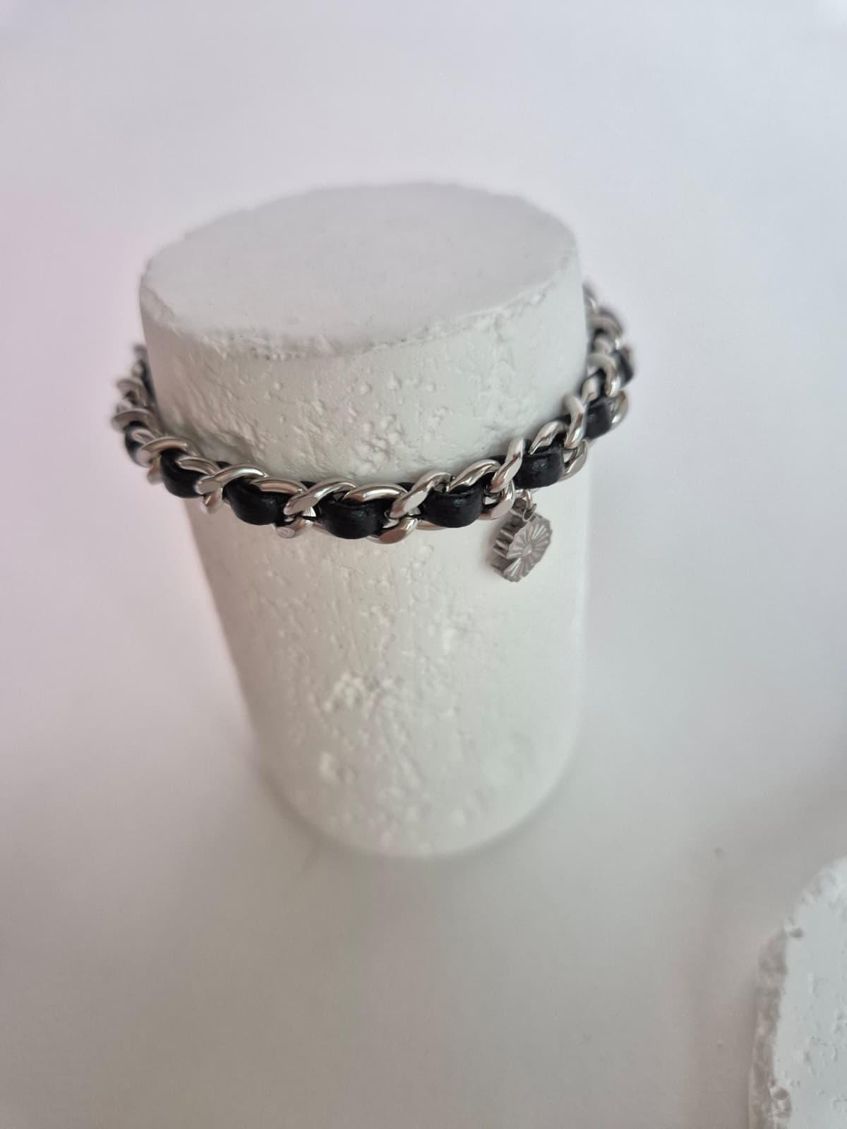 Surgical Steel Black Leather Chain Flower Charm Bracelet - 이미지 9