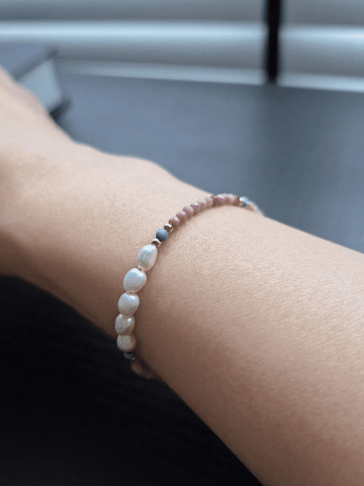 Pink Gemstone Bead Pearl Accent Layered Bracelet - 이미지 2