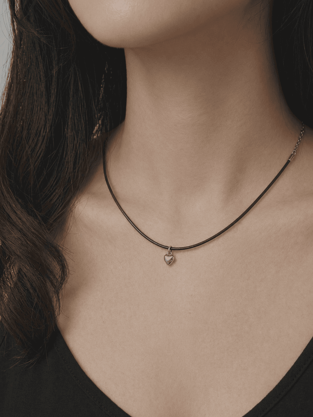 Surgical steel heart pendant black leather choker necklace - 이미지 3