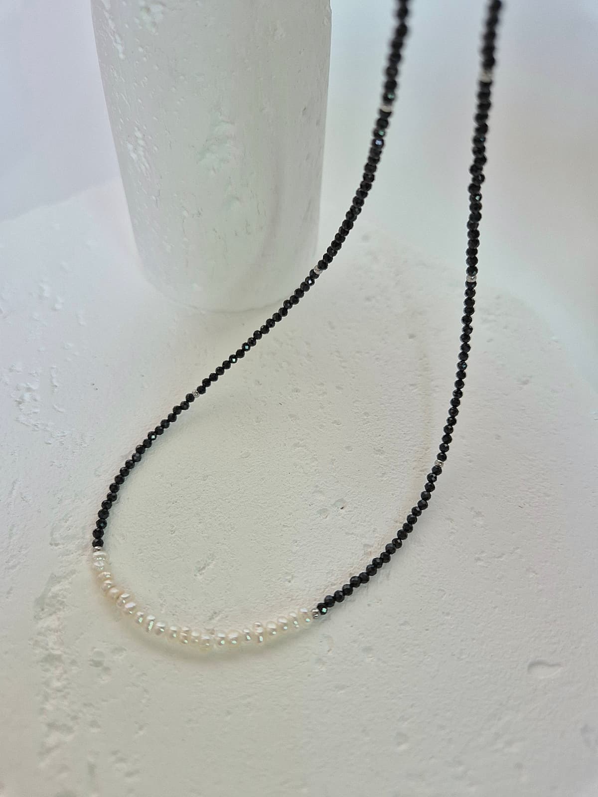 Surgical Steel Black Gemstone Bead Pearl Contrast Choker Necklace - 이미지 2