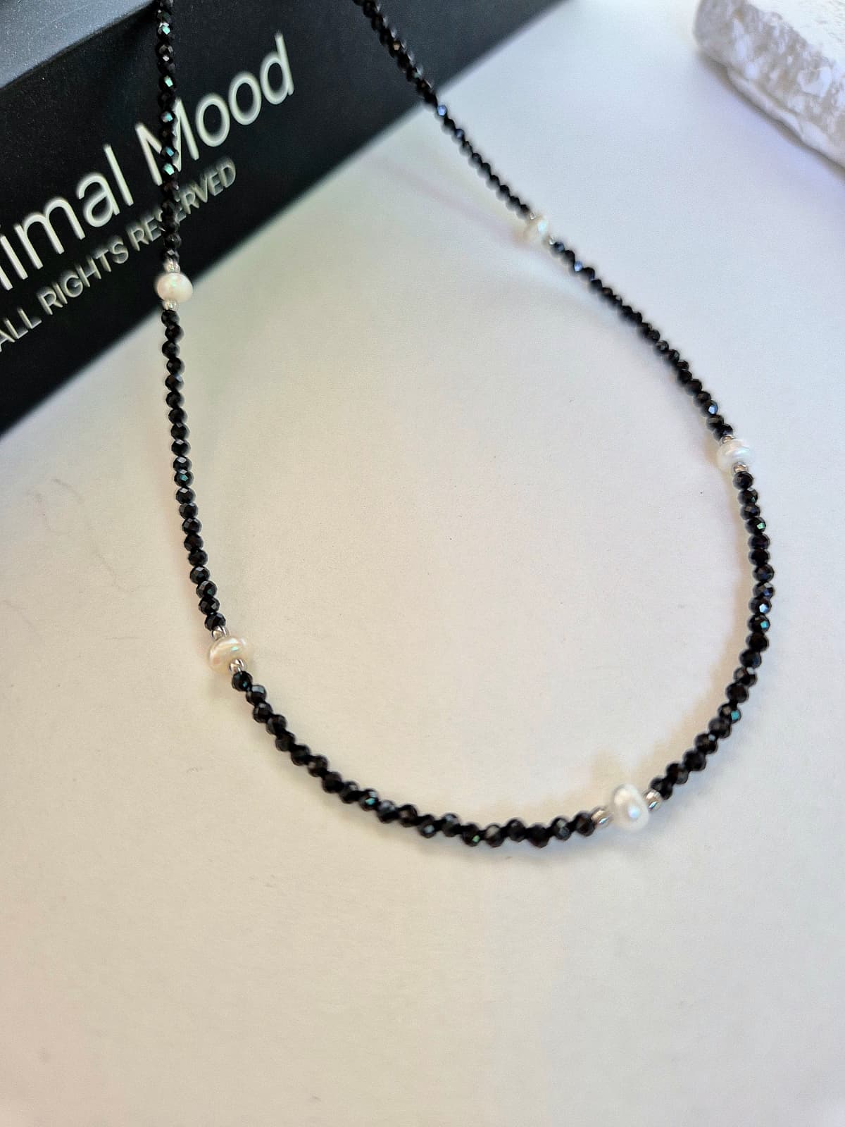 Surgical Steel Black Swan Gemstone Bead Pearl Accent Layered Necklace - 이미지 4