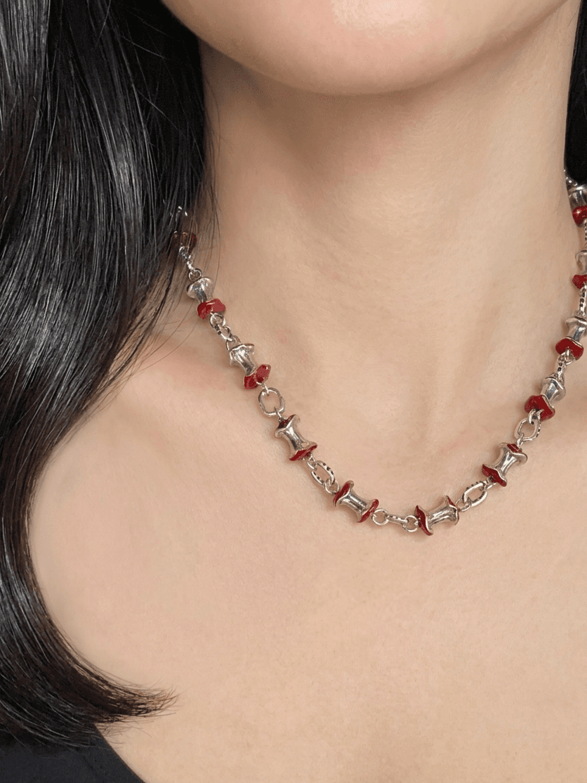 Eurik Apple Silver Burnished Necklace - 이미지 3