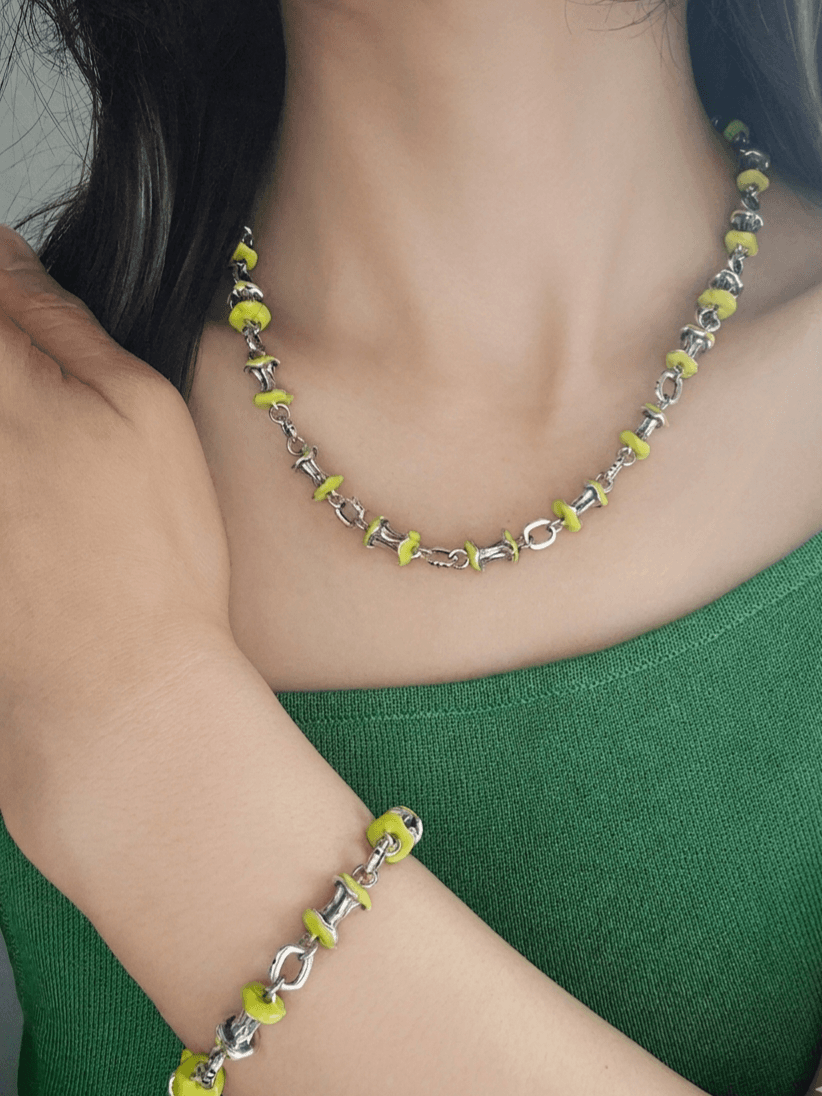 Eurik Apple Silver Burnished Necklace - 이미지 6