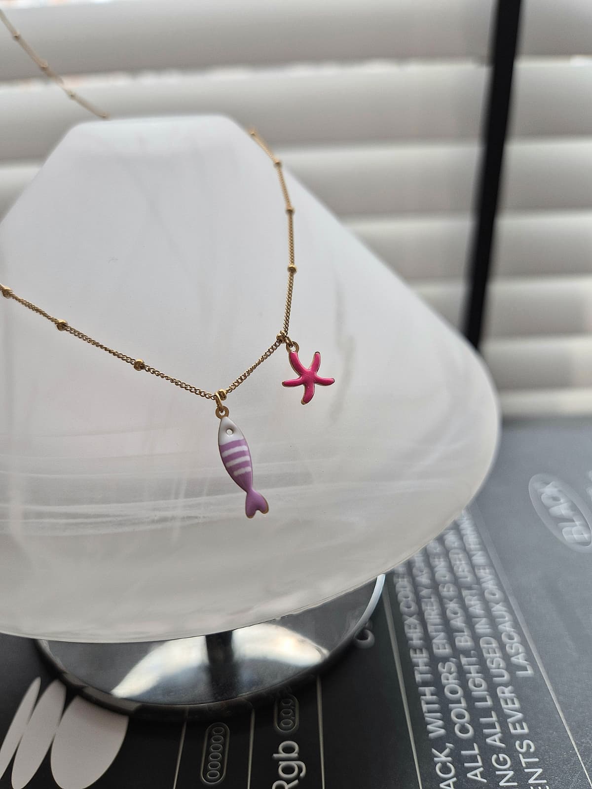 Gold surgical fish pendant necklace - 이미지 18