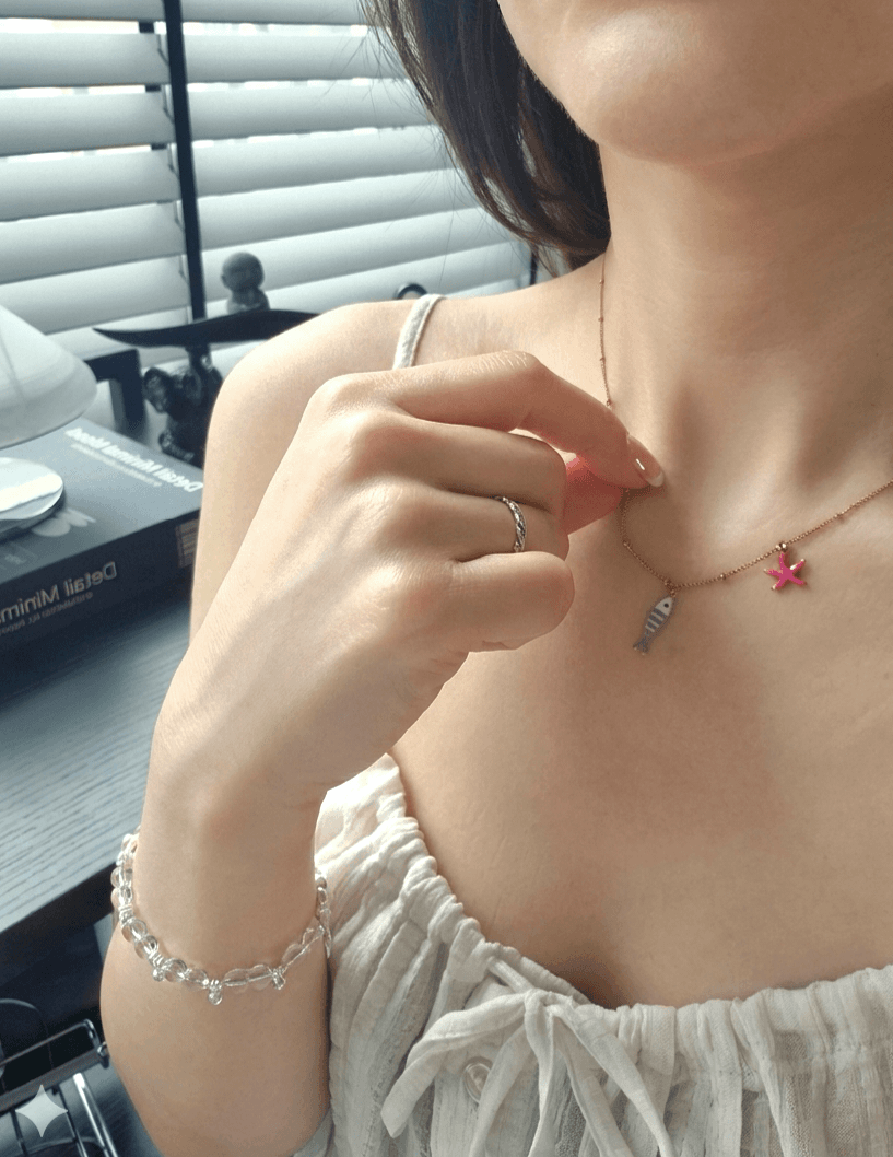 Gold surgical fish pendant necklace - 이미지 10