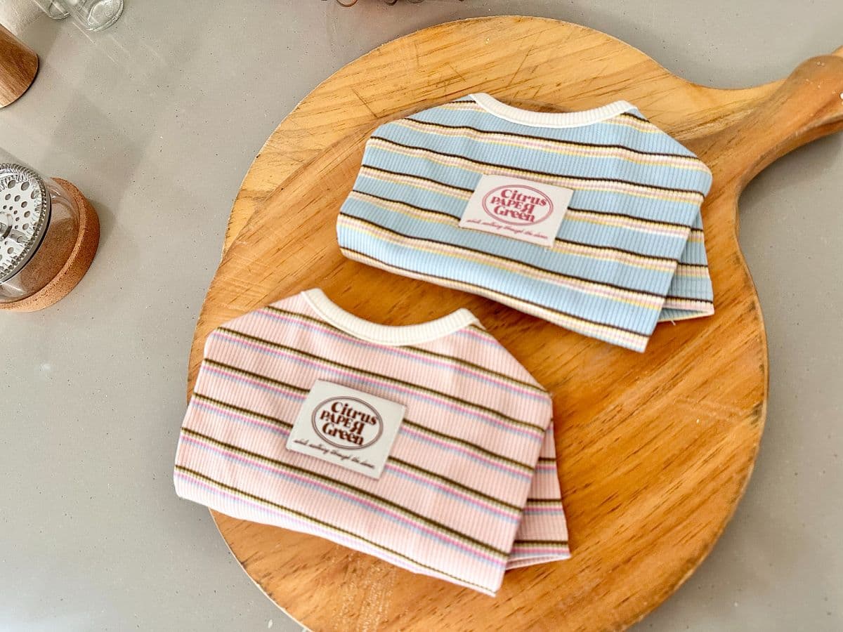 쥬비코 강아지옷 페이퍼 스트라이프 티셔츠 - 이미지 1