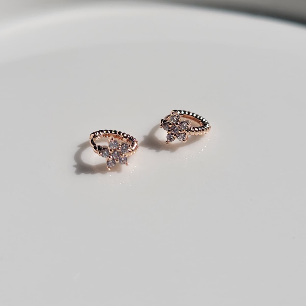 Mini One-Touch Earrings No. 6 - 이미지 1