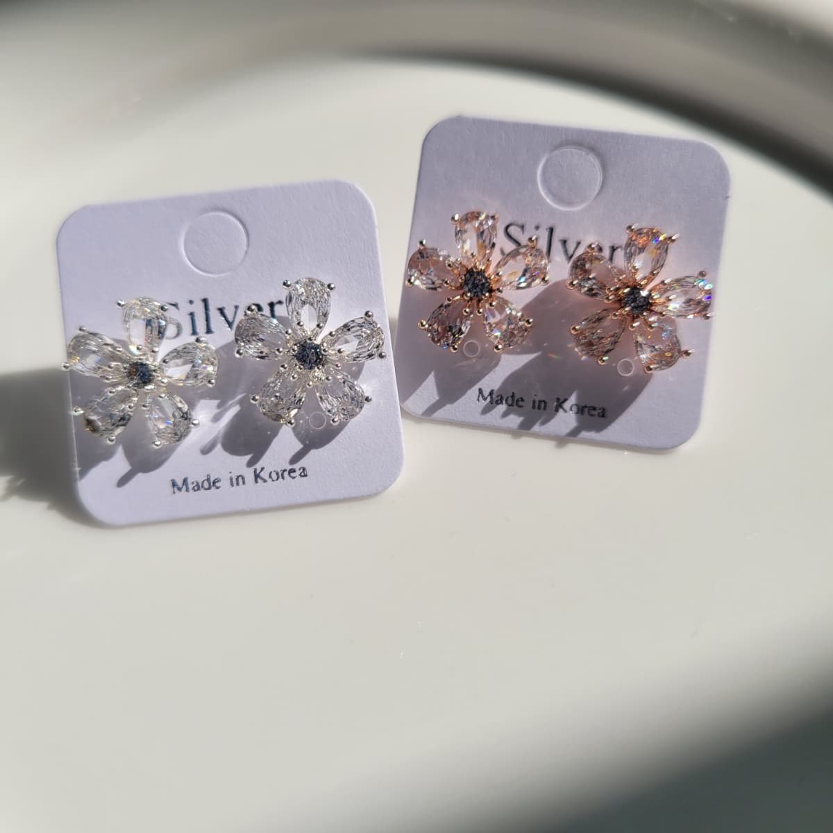 Big Flower Silver Stud Earrings - 이미지 5