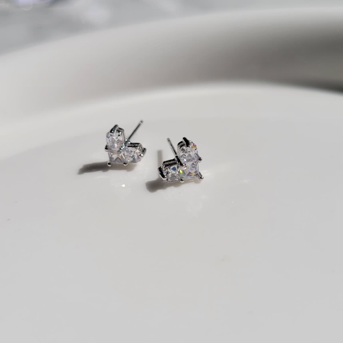 Crystal Heart Silver Stud Earrings - 이미지 2