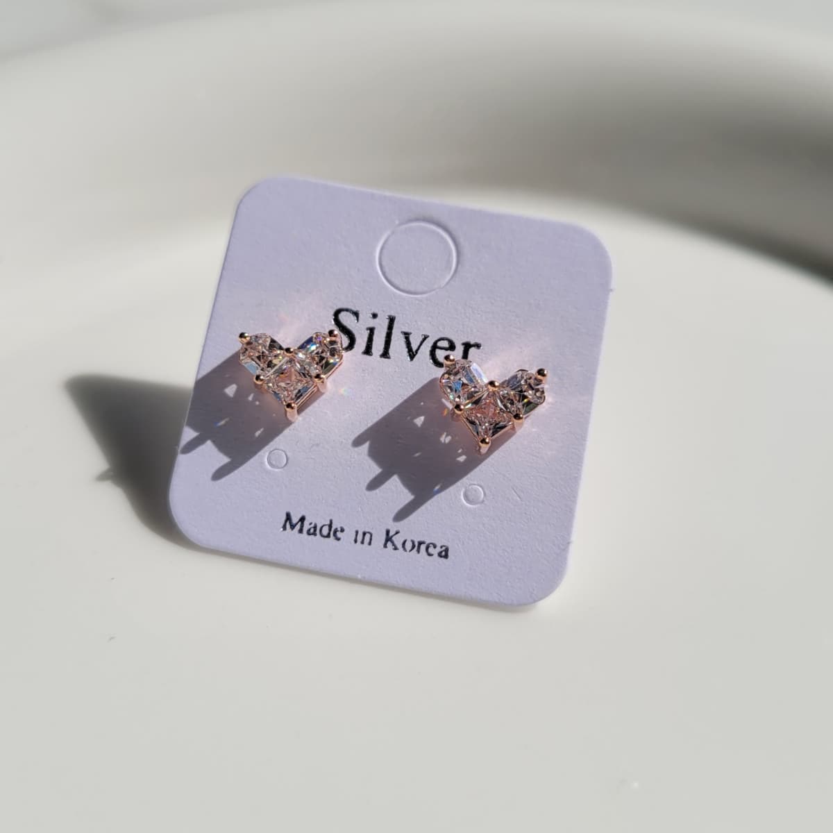 Crystal Heart Silver Stud Earrings - 이미지 3