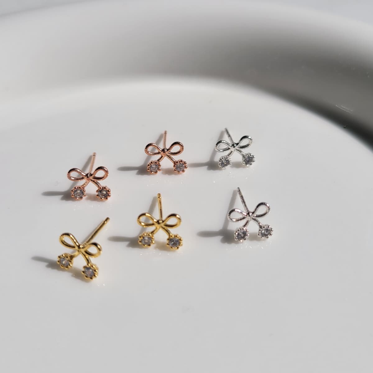 Cherry ribbon silver stud earrings - 이미지 1