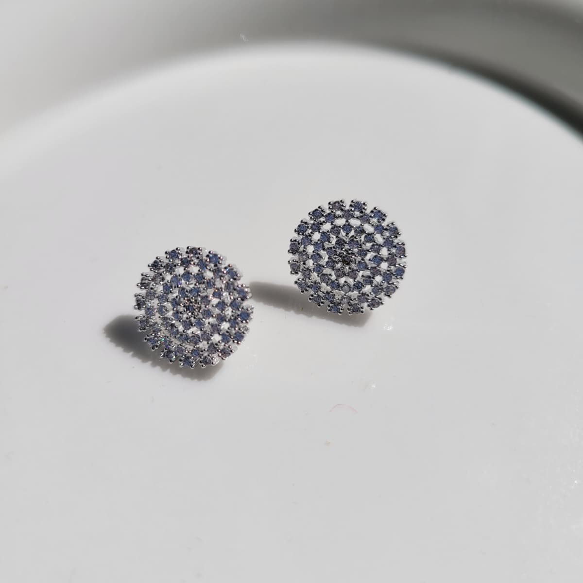 Bold Circle Silver Stud Earrings - 이미지 4