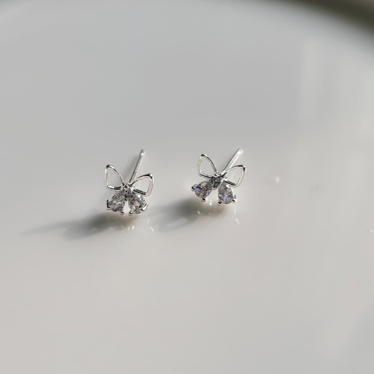 Butterfly wire silver stud earrings - 이미지 2