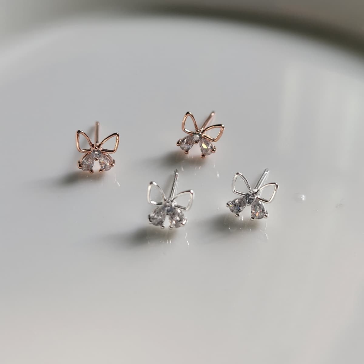 Butterfly wire silver stud earrings - 이미지 3