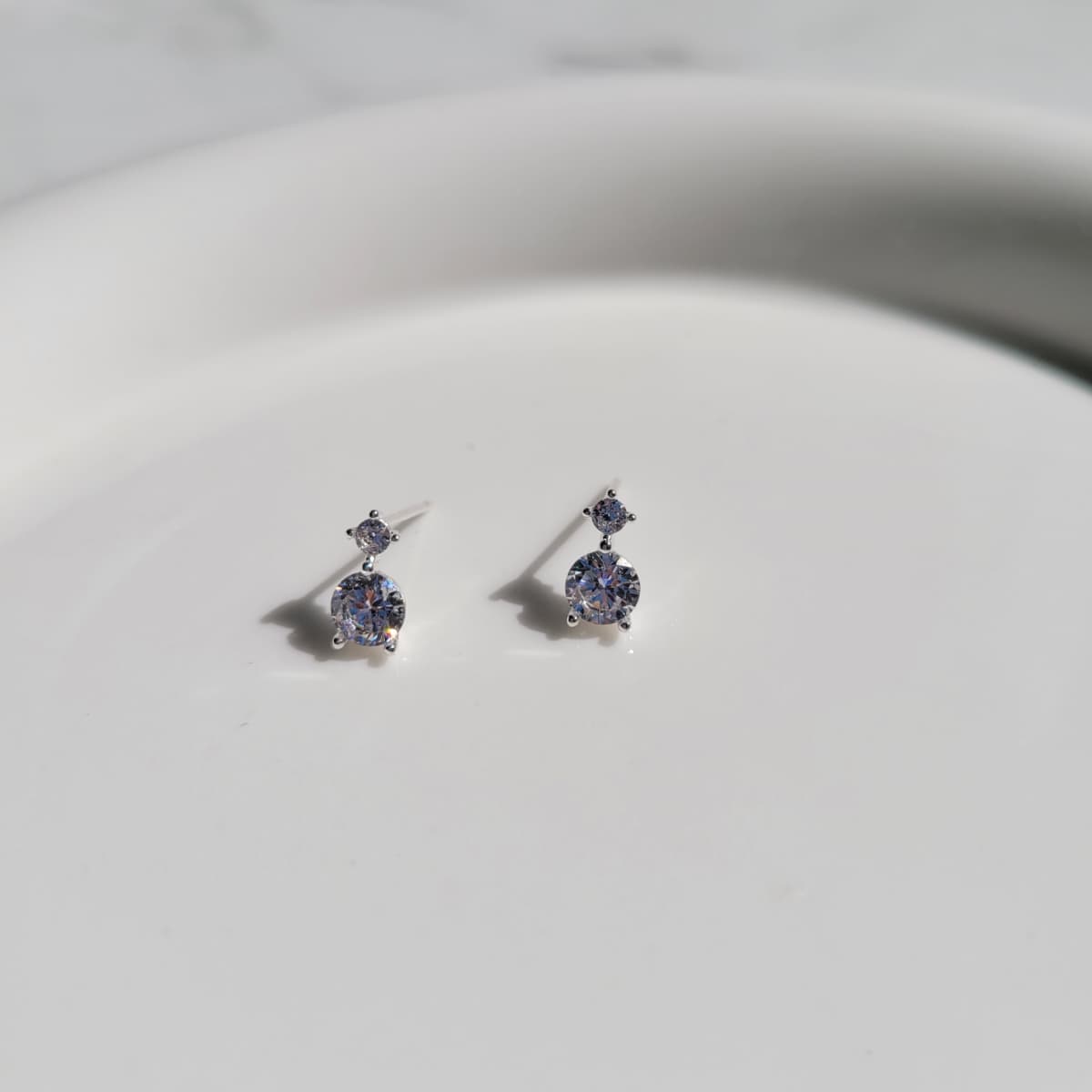 Luminous silver stud earrings - 이미지 6