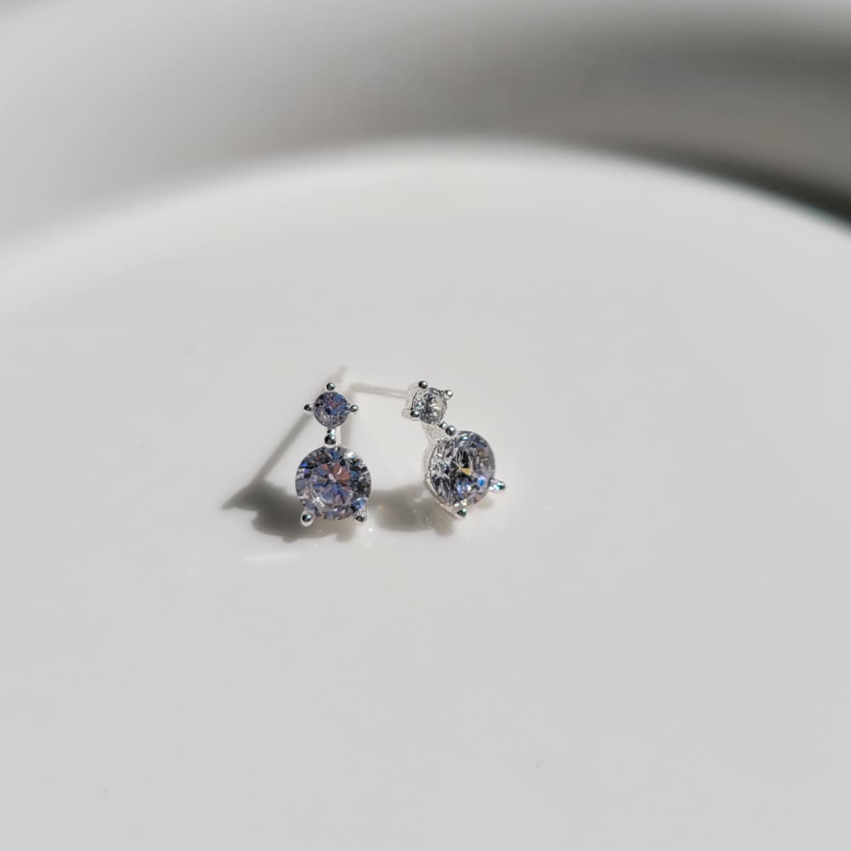 Luminous silver stud earrings - 이미지 7